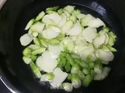 Make Scrambled eggs step 2