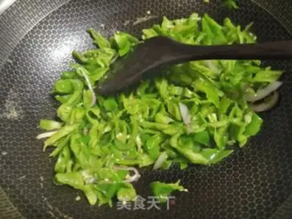 Make Pepper fried eggs step 1