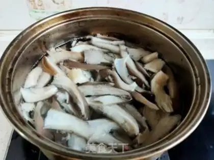 Make Meatflakes for mushrooms step 1
