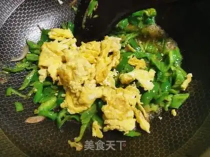 Make Pepper fried eggs step 2