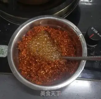 Make Homemade pepper oil step 4