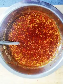 Make Homemade pepper oil step 5