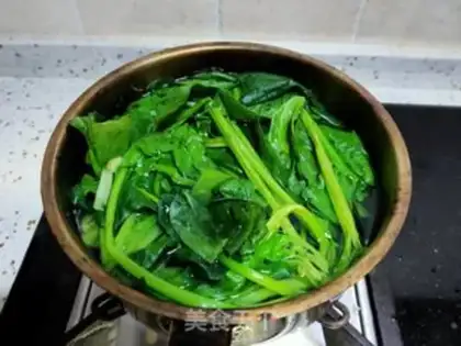 Make Spinach omelet soup step 1