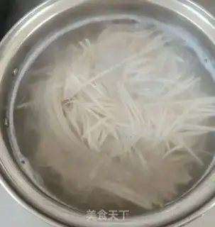 Make Chicken caterpillar sour noodles step 4