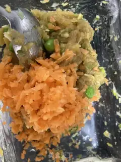 Make Chicken vegetable pie step 4