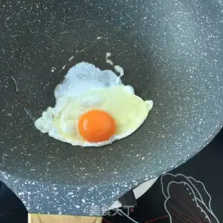 Make Fried egg toast salad step 5