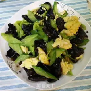Make cucumber-mucked eggs step 6