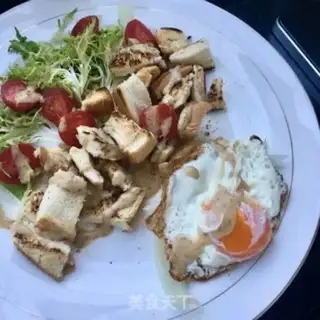 Make Fried egg toast salad step 8