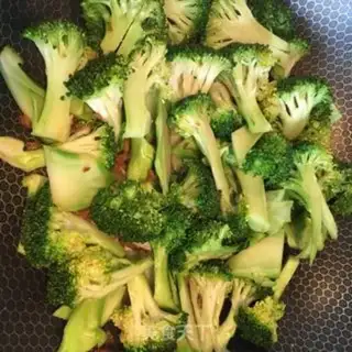 Make Seameal oil broccoli step 2