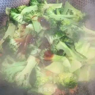 Make Seameal oil broccoli step 4