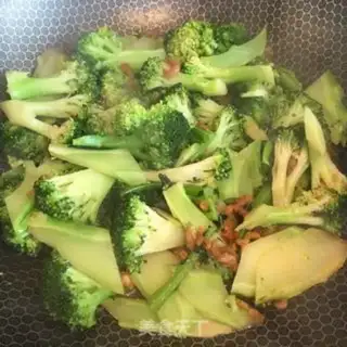 Make Seameal oil broccoli step 5