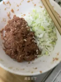 Make Pork onion pie step 3