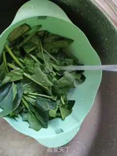 Make Eggs and spinach step 0