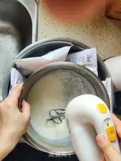 Make Strawberry blueberry Christmas cream cake step 1