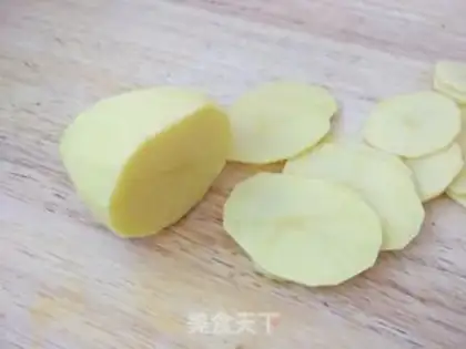 Make Spicy pot potato chips step 1