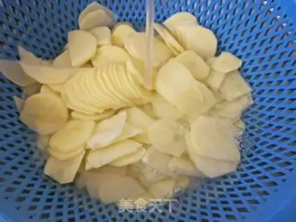 Make Spicy pot potato chips step 2
