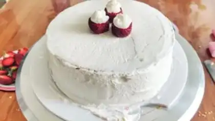 Make Strawberry blueberry Christmas cream cake step 9