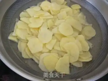 Make Spicy pot potato chips step 3