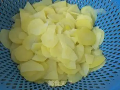 Make Spicy pot potato chips step 4