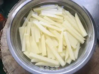 Make Tomato sauce and potatoes step 1