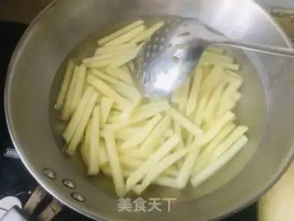 Make Tomato sauce and potatoes step 2