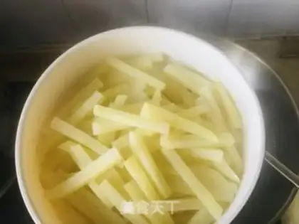 Make Tomato sauce and potatoes step 3