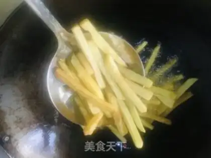 Make Tomato sauce and potatoes step 5