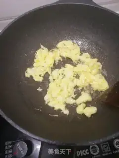 Make Yangzhou fried rice step 1