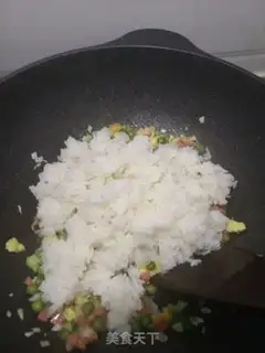 Make Yangzhou fried rice step 3