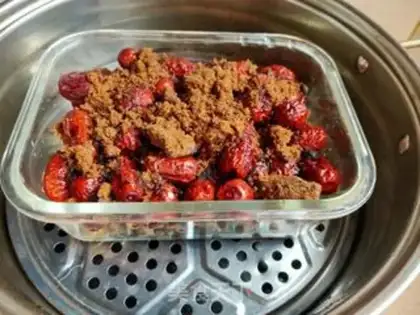 Make Red dates steaming walnuts step 3