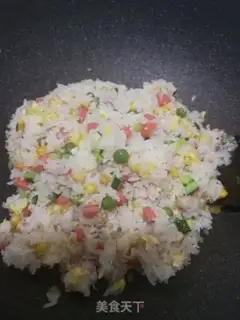 Make Yangzhou fried rice step 4