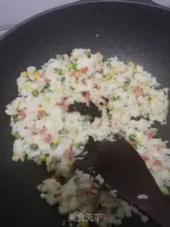 Make Yangzhou fried rice step 5