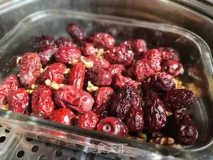 Make Red dates steaming walnuts step 5