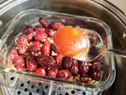 Make Red dates steaming walnuts step 6