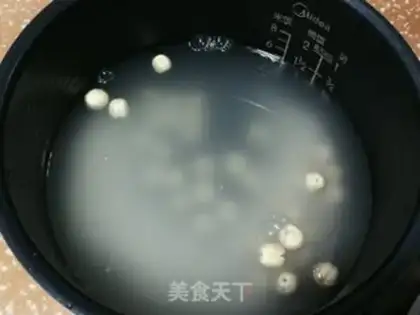 Make Apple Lotus Porridge step 1
