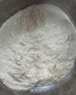 Make Cream eggs and shrimp pie step 0