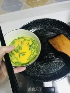 Make Shrimp leather fried eggs step 2