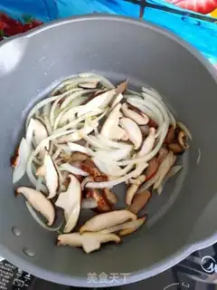 Make Noodles for meat and vegetables step 4