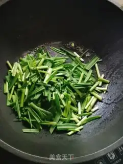 Make Garlic fried eggs step 3
