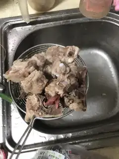 Make Two mushrooms burning ribs step 1