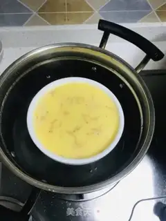 Make Shrimp skin steamed eggs step 2