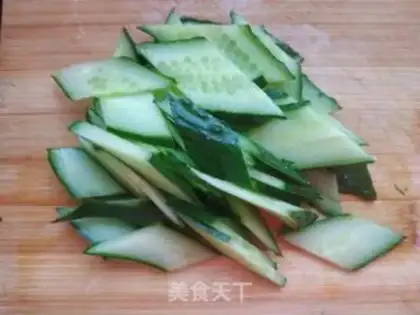 Make cucumber-mucked eggs step 1