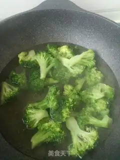 Make Garlic broccoli step 1