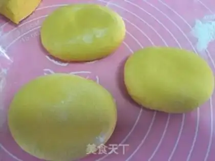 Make Pumpkin sour eggs box step 4