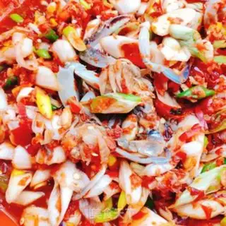 Make Spicy crab sauce step 1