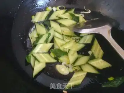Make cucumber-mucked eggs step 7