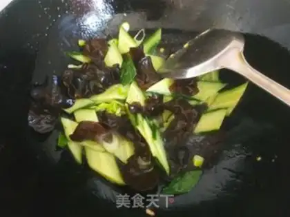 Make cucumber-mucked eggs step 8