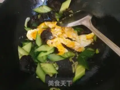 Make cucumber-mucked eggs step 9