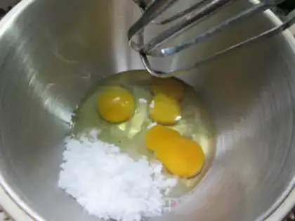 Make Cinnamon and cupcakes step 1