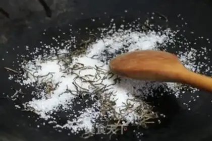 Make Caramel milk tea step 1
